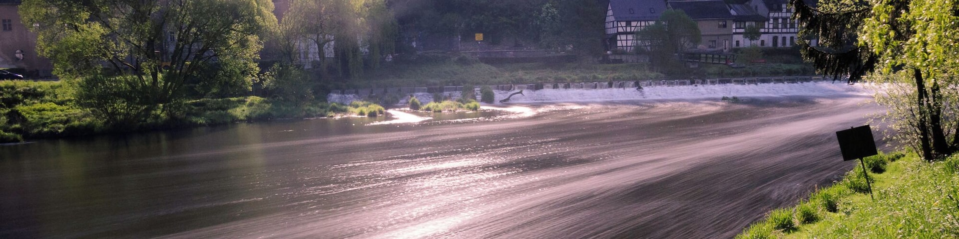 One of the most important rivers in the German federal state Thuringia is the Saale river, sourced in Northern Bavaria and flowing into the Elb river near Magdeburg. For the Thuringian Highlands in the early 19th century it was the root of many floods, but also sometimes ran dry in summer. This resulted in the build of the Bleiloch dam near Saalburg, damming up the largest water volume in Germany. In the 1950's (GDR) another Saale dam in Thuringia was build (Hohenwarte) for producing hydro-electric energy for the steel industry (Maxhütte) in Saalfeld/Unterwellenborn. So the Saale gets dammed up two times and in between of those two dams, the nice little town of Ziegenrück is placed and starting point for motor-boating or water sports activity.