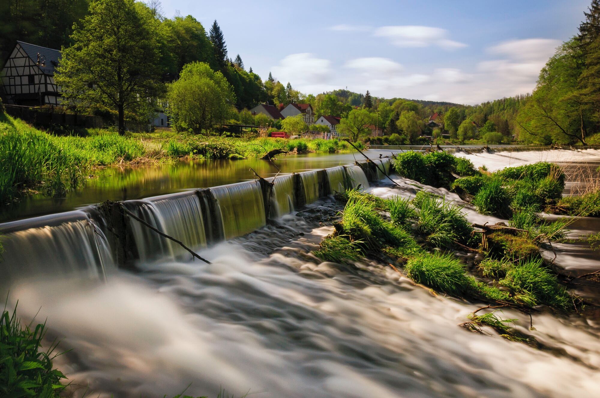 One of the most important rivers in the German federal state Thuringia is the Saale river, sourced in Northern Bavaria and flowing into the Elb river near Magdeburg. For the Thuringian Highlands in the early 19th century it was the root of many floods, but also sometimes ran dry in summer. This resulted in the build of the Bleiloch dam near Saalburg, damming up the largest water volume in Germany. In the 1950's (GDR) another Saale dam in Thuringia was build (Hohenwarte) for producing hydro-electric energy for the steel industry (Maxhütte) in Saalfeld/Unterwellenborn. So the Saale gets dammed up two times and in between of those two dams, the nice little town of Ziegenrück is placed and starting point for motor-boating or water sports activity.