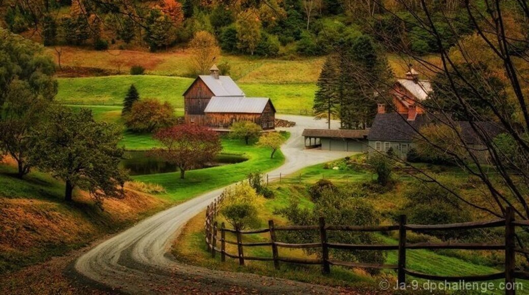 Sleepy Hollow Farm - Taken on a rural county road. At the time I took this it was the home of the lead guitarist for Aerosmith.