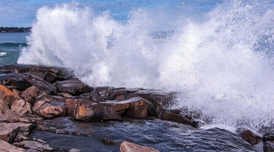 The Lake here causes fantastic waves that brings in surfers year round! and the Waves are beautiful!