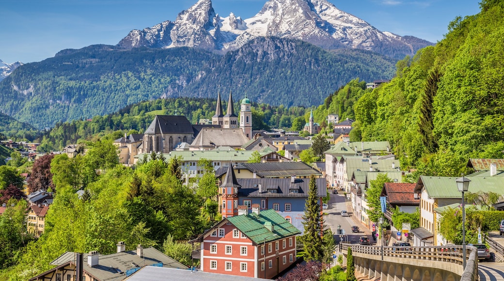Historic town of Berchtesgaden with Watzmann, Berchtesgadener Land, Upper Bavaria, Germany