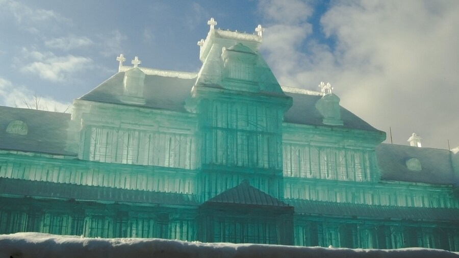 IJssculpturen van het Inawashiro-meer