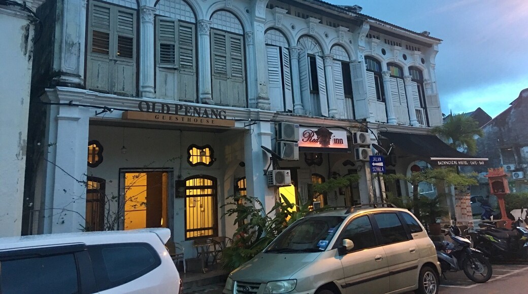 Love Lane in a different light: http://wp.me/p7CVI8-15K
Love Lane served early settlers in Penang island in many ways. According to locals this road was finally dubbed as Love Lane when wealthy Chinese businessmen in the posh Muntri Street nearby started keeping their mistresses in houses on Love Lane.