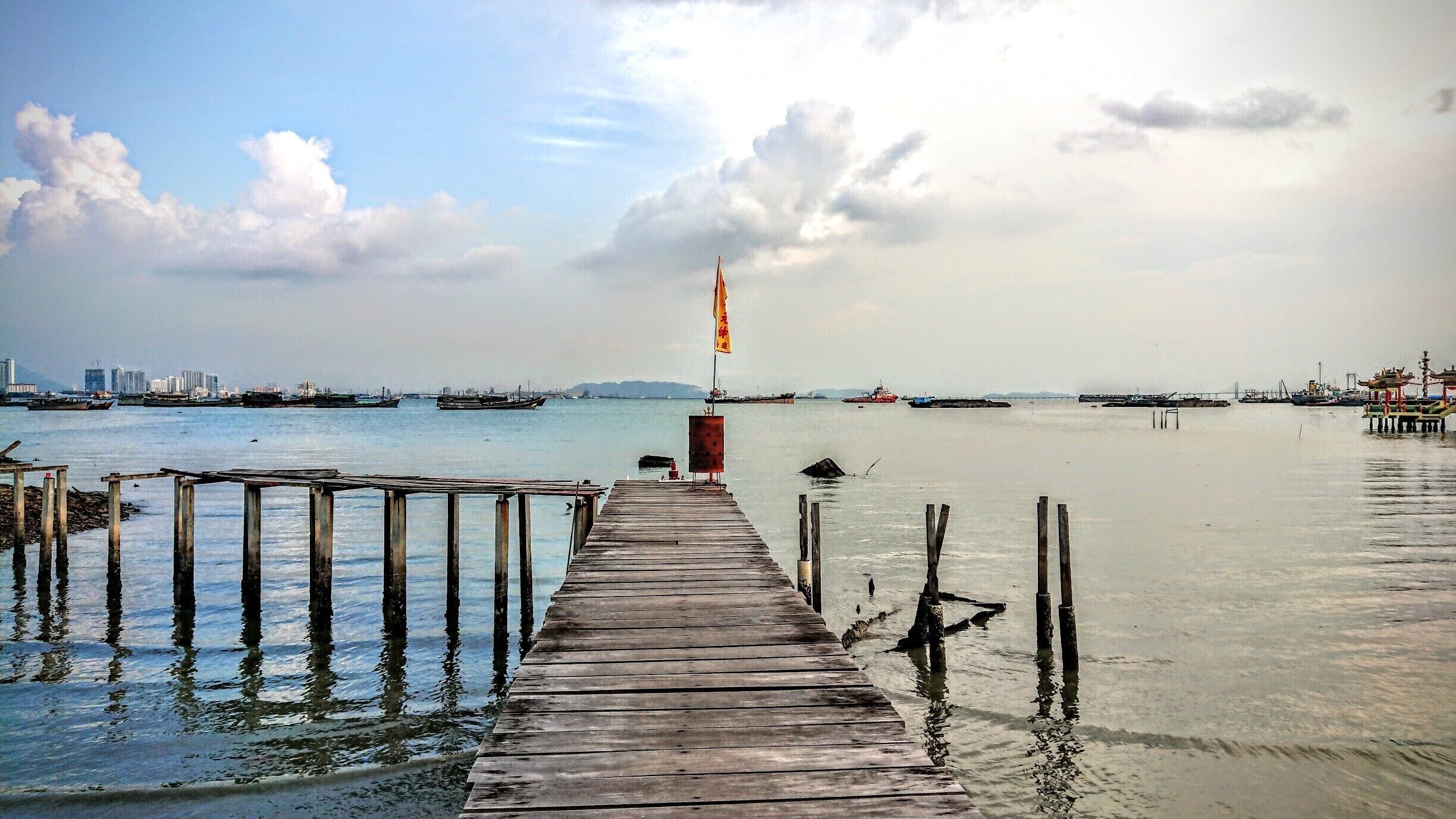 A shot from Tan Jetty overlooking Penang mainland. A beautiful sight to behold when approaching dusk. 