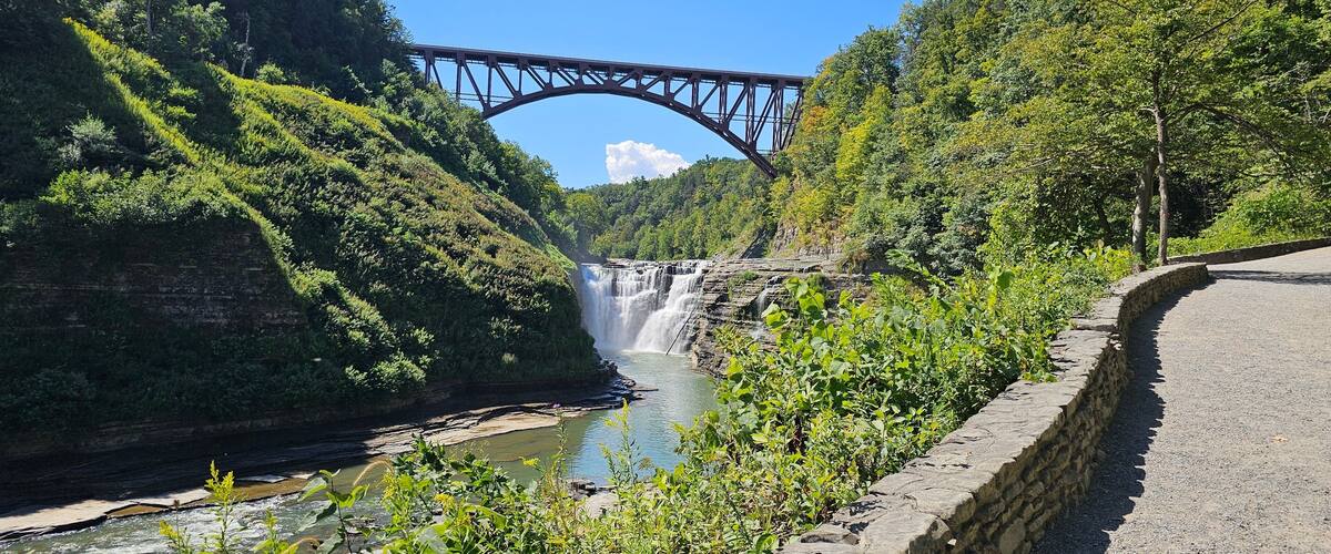 Letchworth state park, Letchworth upper falls, Genesee River, Castile, NY