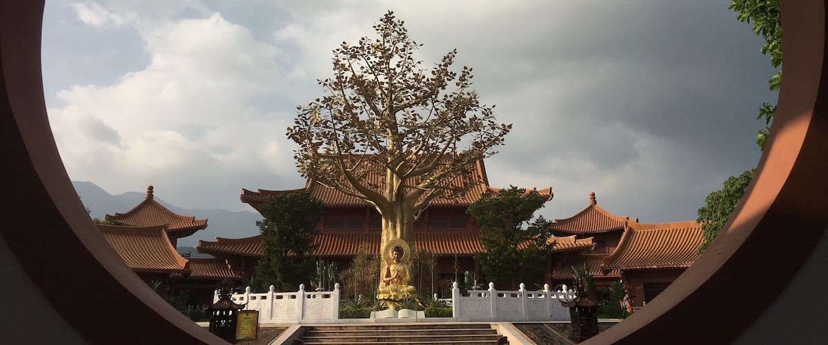 A wonderful weekend getaway at Huanyuan Sheraton Resort, Heyuan Temple is beautiful maintains with monks charting.  #red #redphoto #travel #landscape