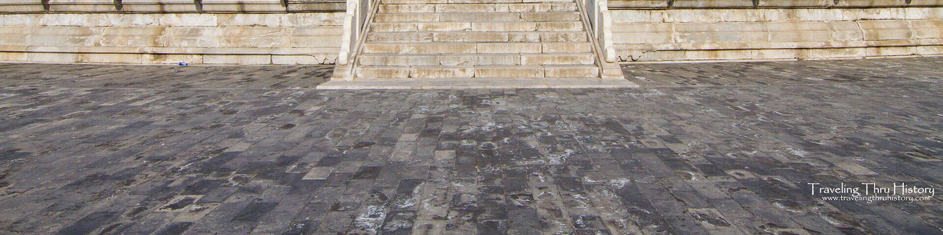 That magical moment when it's just you and the #temple. #China has so many amazing sites and this one was just gorgeous. #wanderlust