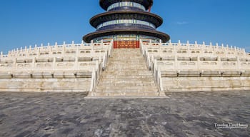 That magical moment when it's just you and the #temple. #China has so many amazing sites and this one was just gorgeous. #wanderlust