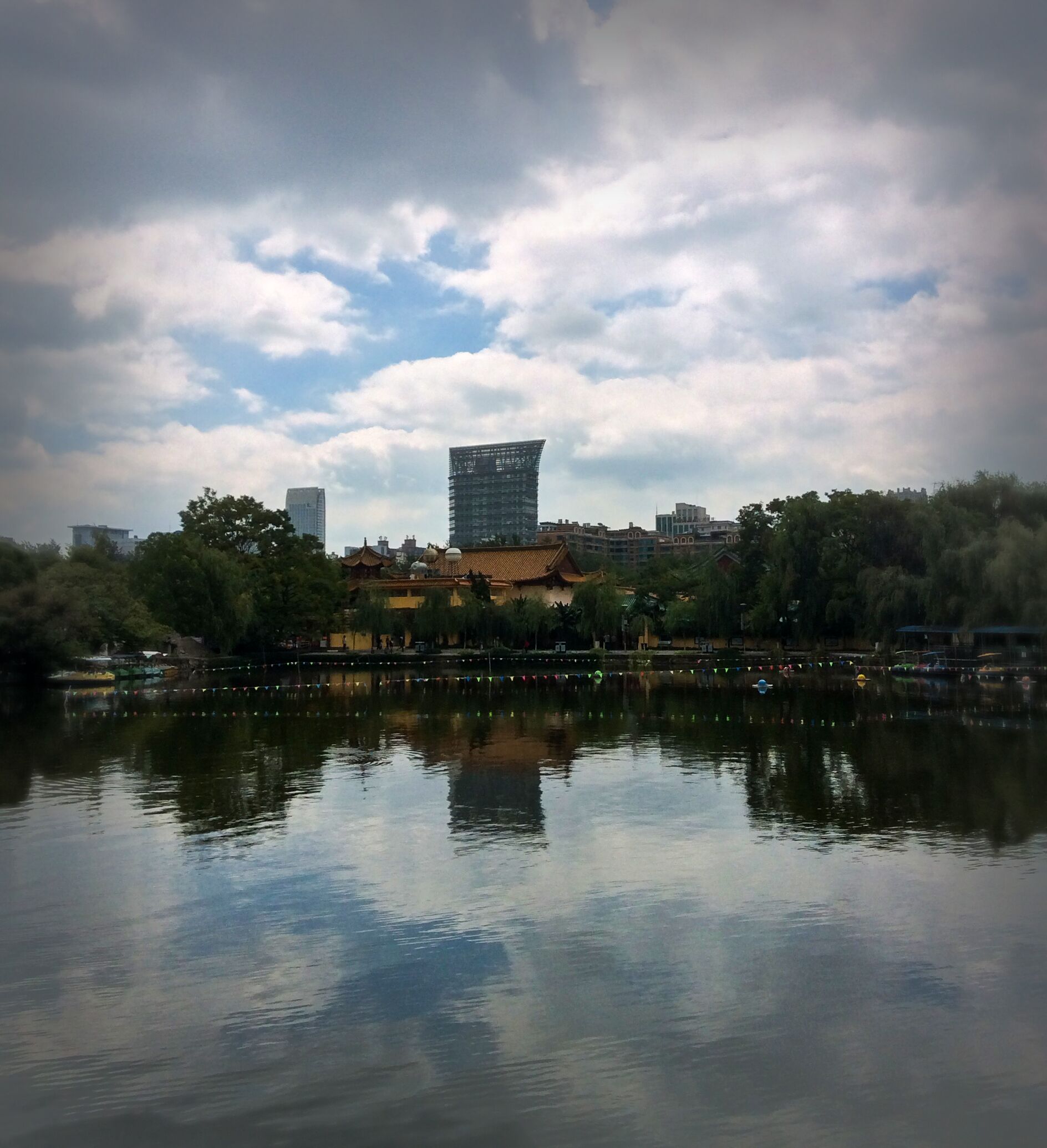 Earth and sky, woods and fields, lakes and rivers, the mountain and the sea, are excellent schoolmasters, and teach some of us more than we can ever learn from books.
John Lubbock

