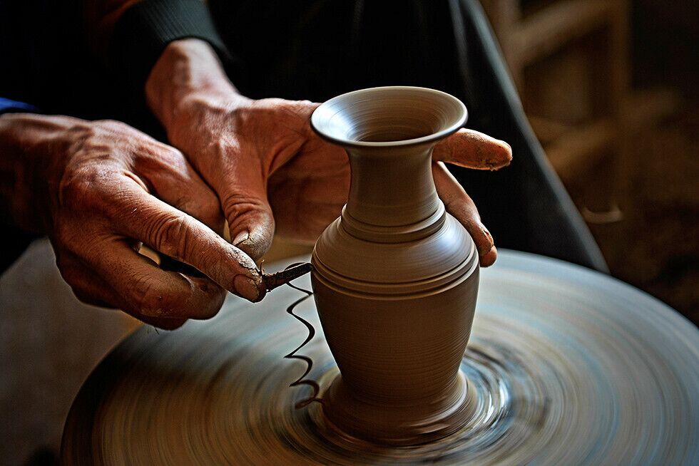 Witness the miracle moment,when the earth become a magic of art—— this is the charm of pottery,one of the oldest arts in the world. 

https://twitter.com/Beautifulgx 