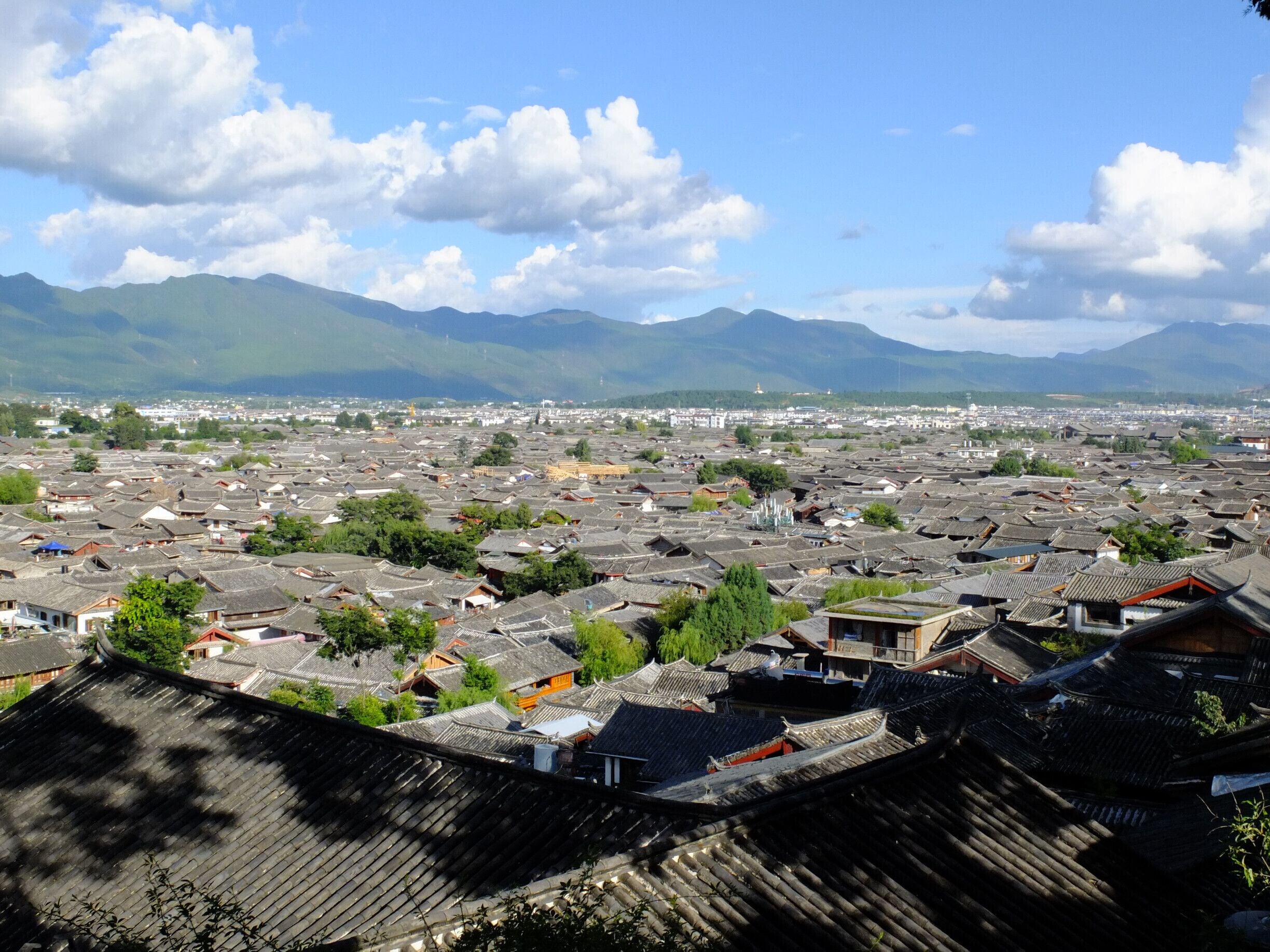 discover the whole lijiang ancient city.