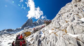 Jade Dragon Snow Mountain of #Lijiang.
https://twitter.com/Beautifulgx