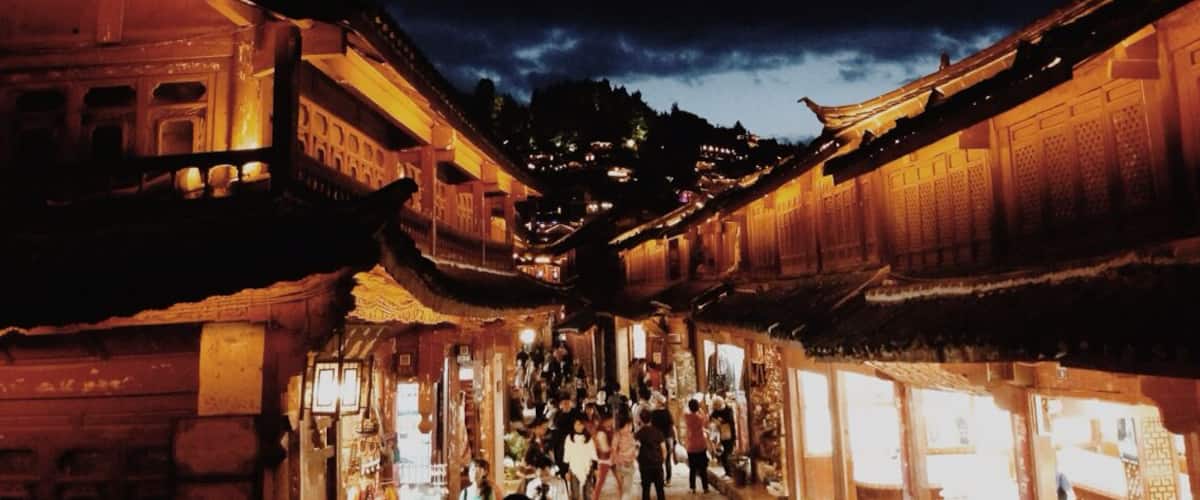 #TroveOn Lijiang is a bit touristy for my liking but it's still fun to explore and get lost in the small alleys. Especially beautiful at night. Walk up the hill to see the lights from above. 
#Lijiang #China