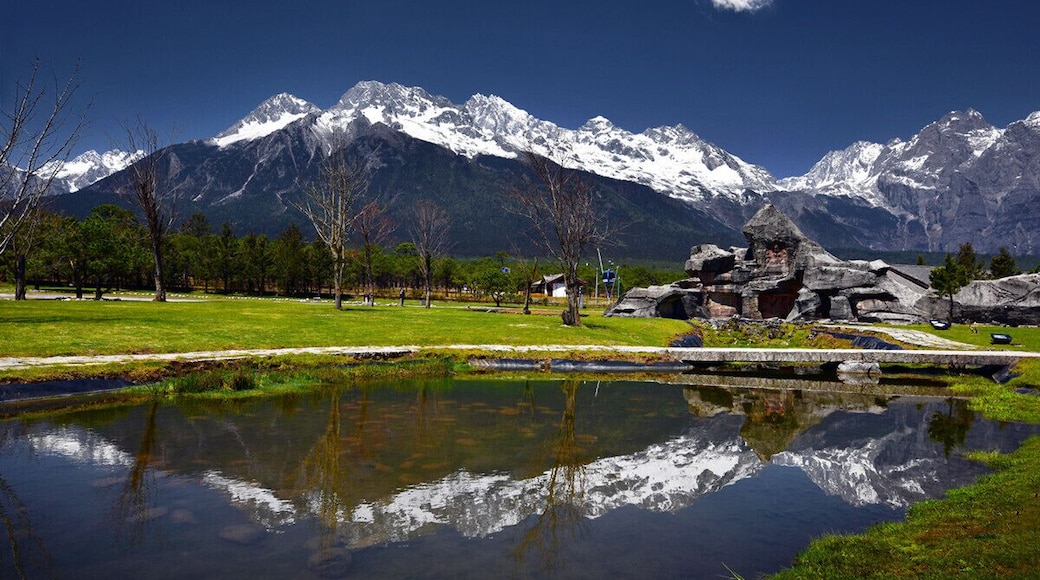 Jade Dragon Snow Mountain of #Lijiang.
https://twitter.com/Beautifulgx