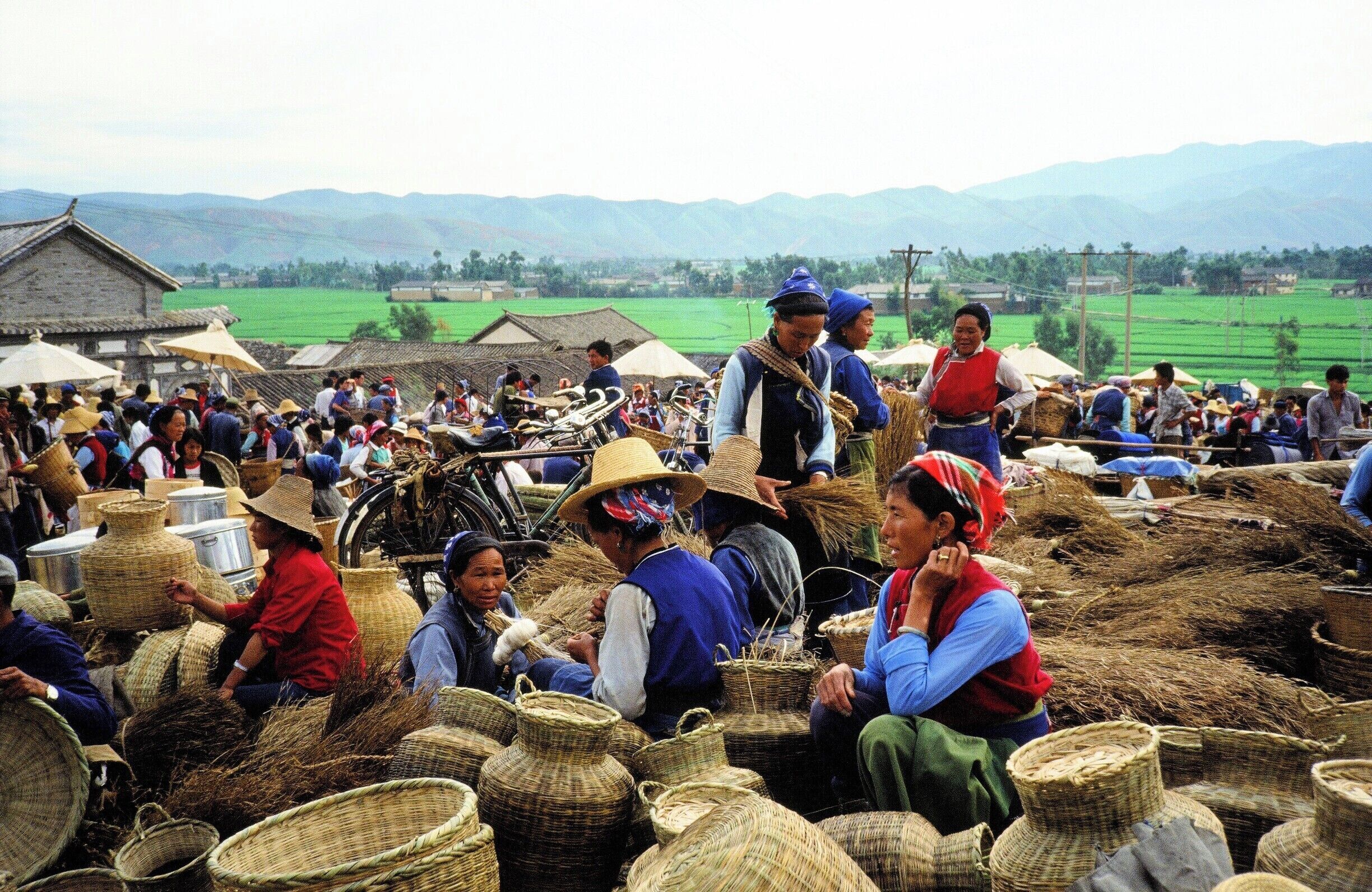 Weekly market outside Liajiang. These photos were actually taken 25 years ago with old slide film, so they don't really qualify as "discoveries." But I recently got my Asia photos digitized and wanted to share them.