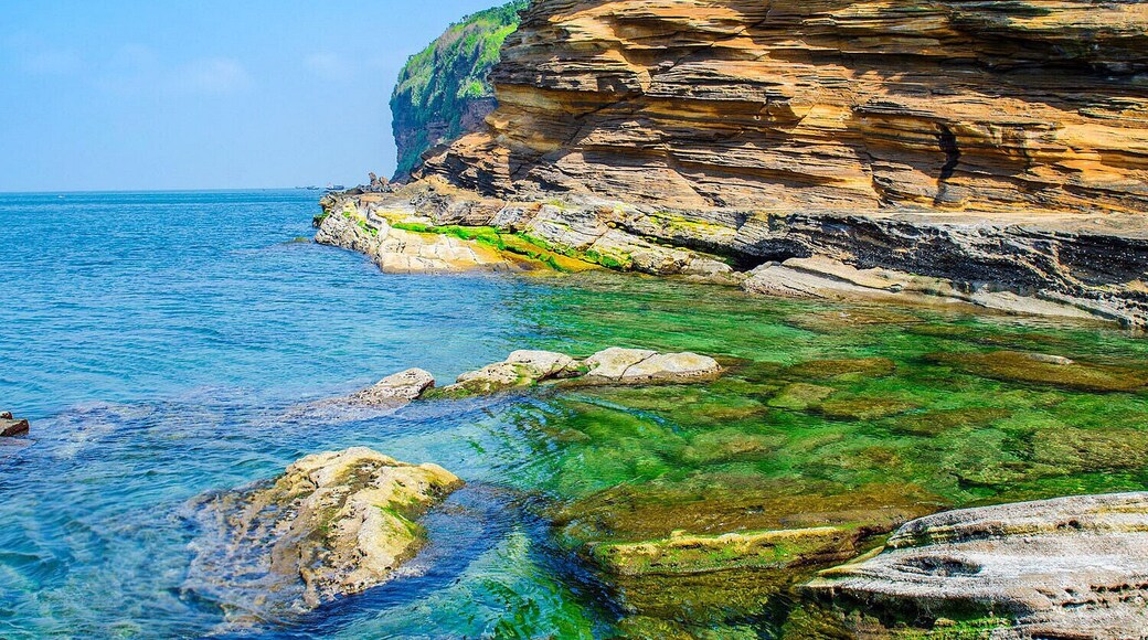 #Weizhou Island of Guangxi, an island with turquoise sea water and beautiful sandy beaches, is the largest volcanic island in China.
#北海涠洲岛 .
https://twitter.com/Beautifulgx