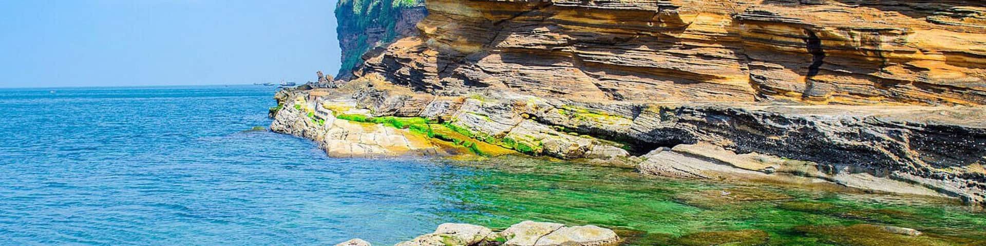 #Weizhou Island of Guangxi, an island with turquoise sea water and beautiful sandy beaches, is the largest volcanic island in China.
#北海涠洲岛 .
https://twitter.com/Beautifulgx