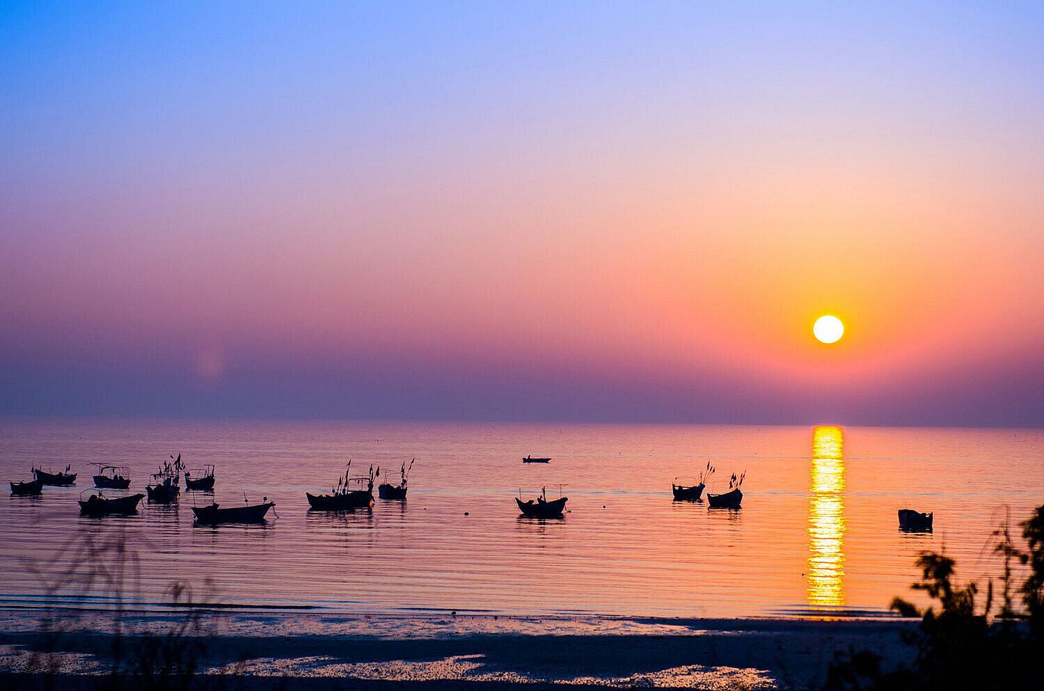 #Weizhou  Island of Guangxi,  an island with turquoise sea water and beautiful sandy beaches, is the largest volcanic island in China.  
#北海涠洲岛 . 

https://twitter.com/Beautifulgx
