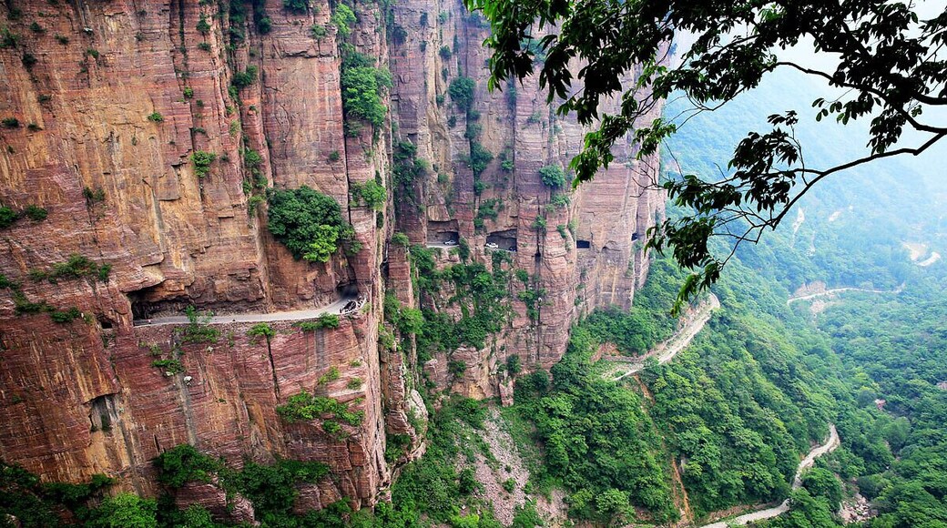 #GuoliangTunnel Road is one of the most famous tunnels in the world,it’s located high in the Taihang Mountain of the Henan Province,China. The road is narrow and steep, very dangerous but amazing ,especially in the wet conditions.Now, the tunnel is not only a way for the villagers connect to the outside world,but also an famous attraction in China.