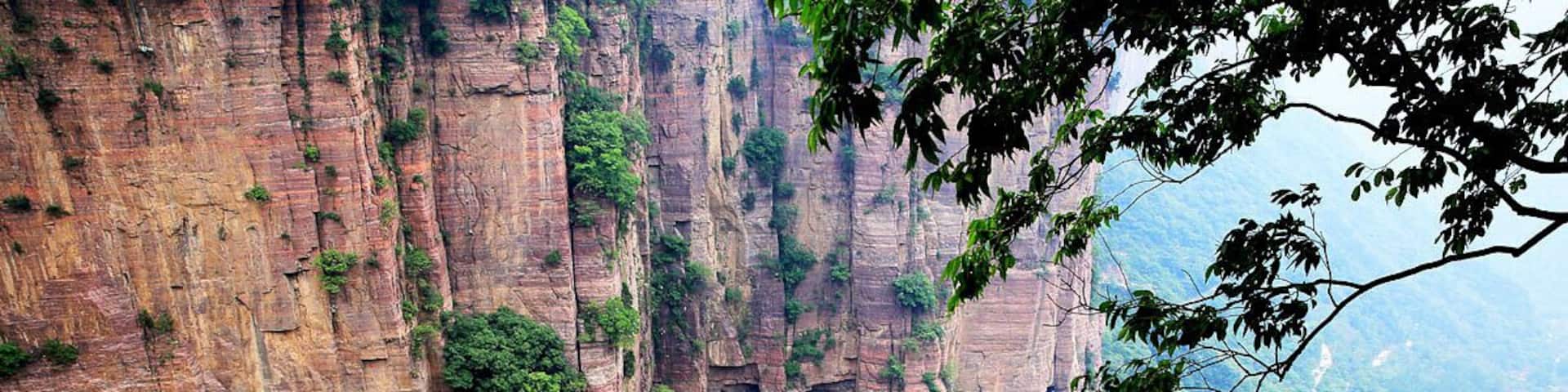 #GuoliangTunnel Road is one of the most famous tunnels in the world,it’s located high in the Taihang Mountain of the Henan Province,China. The road is narrow and steep, very dangerous but amazing ,especially in the wet conditions.Now, the tunnel is not only a way for the villagers connect to the outside world,but also an famous attraction in China.