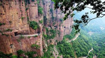 #GuoliangTunnel Road is one of the most famous tunnels in the world,it’s located high in the Taihang Mountain of the Henan Province,China. The road is narrow and steep, very dangerous but amazing ,especially in the wet conditions.Now, the tunnel is not only a way for the villagers connect to the outside world,but also an famous attraction in China.