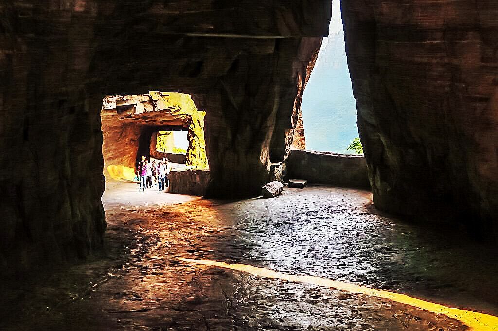#GuoliangTunnel Road is one of the most famous tunnels in the world,it’s located high in the Taihang Mountain of the Henan Province,China. The road is narrow and steep, very dangerous but amazing ,especially in the wet conditions.Now, the tunnel is not only a way for the villagers connect to the outside world,but also an famous attraction in China.
