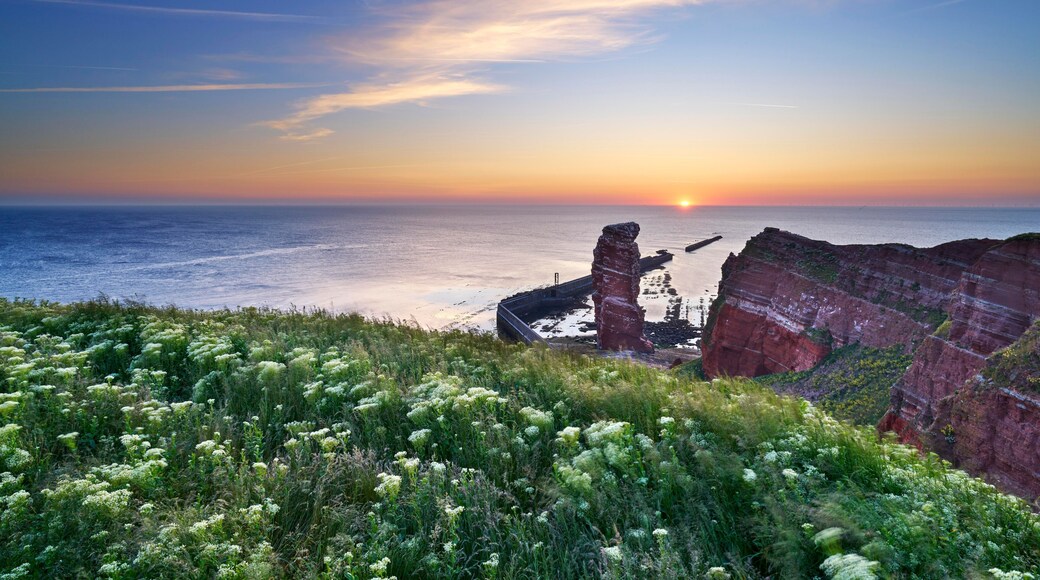 Lange Anna with cliffs on the high seas island of Helgoland, sunset, Helgoland, Pinneberg district, Schleswig-Holstein, Germany, Europe