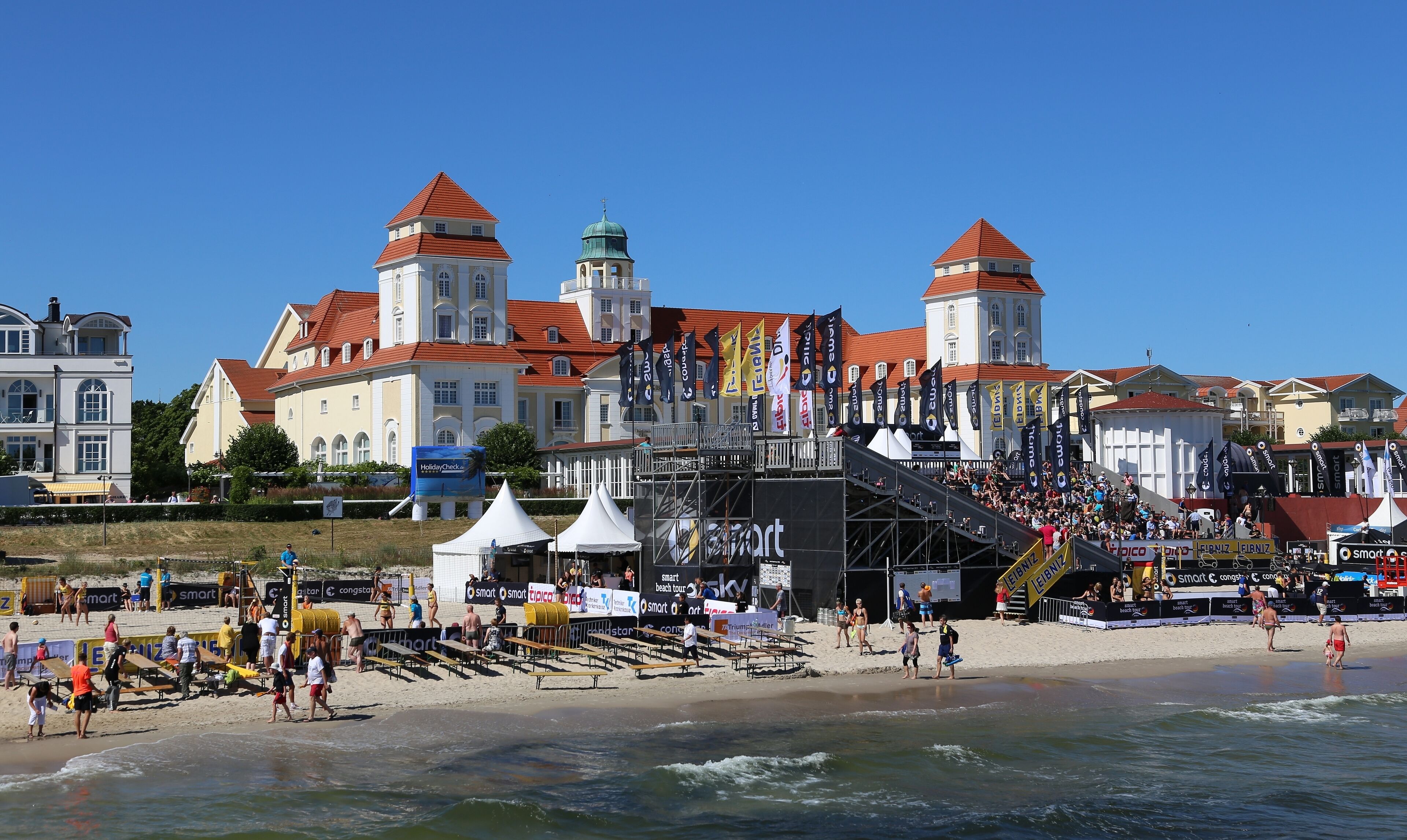 The beach of Binz, Landkreis Vorpommern-Rügen, Mecklenburg-Vorpommern, Germany. The large building in the background is the hotel Kurhaus Binz.