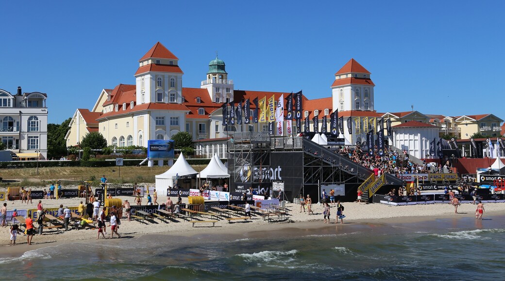 The beach of Binz, Landkreis Vorpommern-RĂŒgen, Mecklenburg-Vorpommern, Germany. The large building in the background is the hotel Kurhaus Binz.