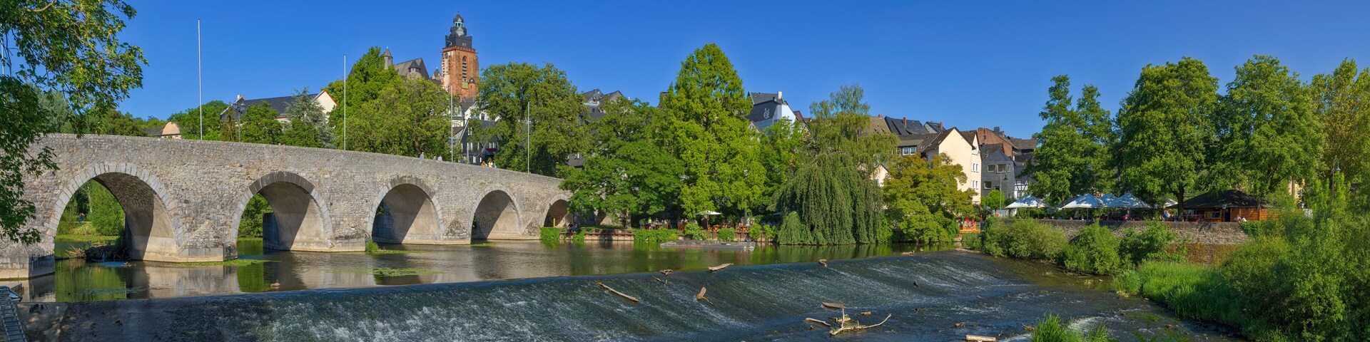 Die Lahn fließt durch die Altstadt von Wetzlar