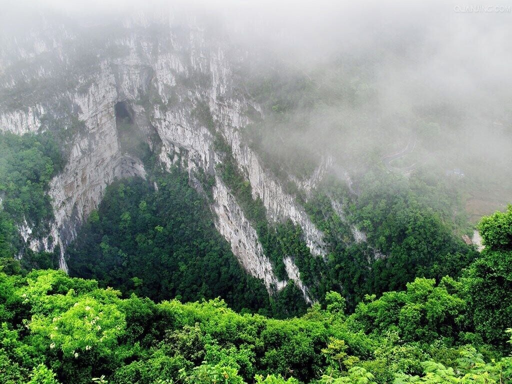 The #Dashiwei Tiankeng is generally viewed as the top spot in the world for its concentration,vastness and uniqueness.

https://twitter.com/Beautifulgx