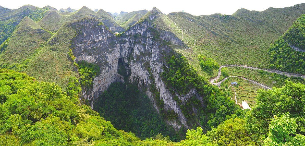 The charm of  #Dashiwei Tiankeng in the Leye county of Baise city,Guangxi Zhuang 
Autonomous Region of China.
百色乐业大石围天坑群 

https://twitter.com/Beautifulgx