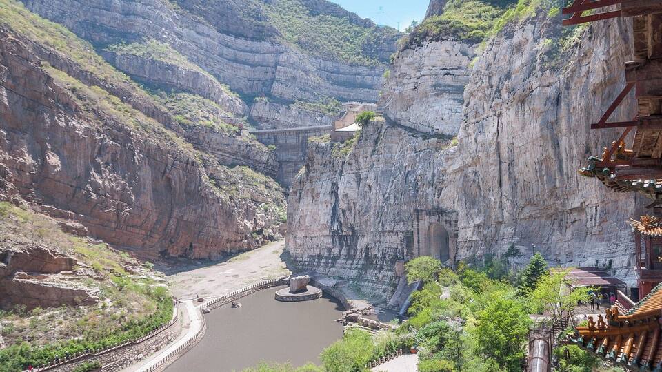 Whilst planning a visit to China, I came across these hanging temples. Off course I had to to go to Datong.