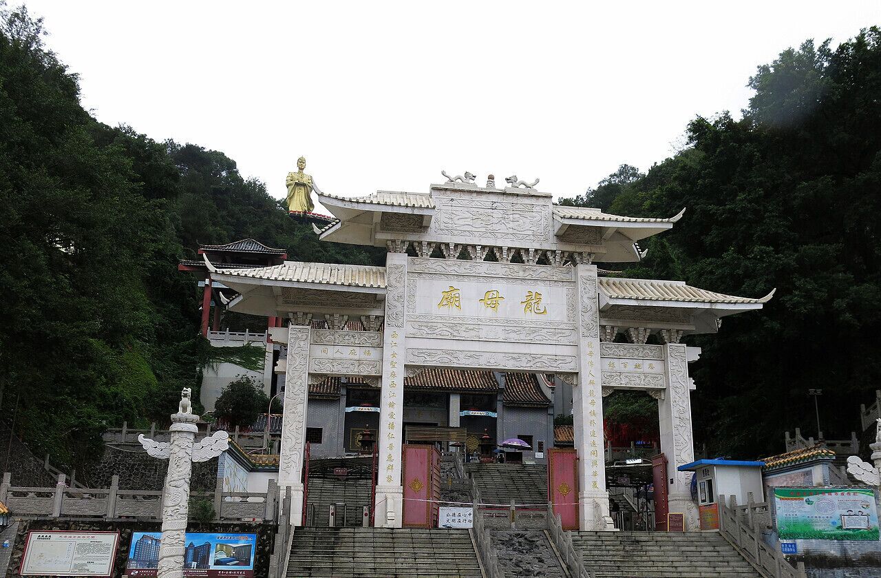 #Longmu Imperial Ancestral Temple, Wuzhou,China.It is one of the affecting temples in the local and Hongkong even Southeast Asia.

https://twitter.com/Beautifulgx