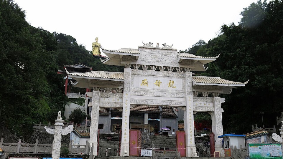 #Longmu Imperial Ancestral Temple, Wuzhou,China.It is one of the affecting temples in the local and Hongkong even Southeast Asia.
https://twitter.com/Beautifulgx