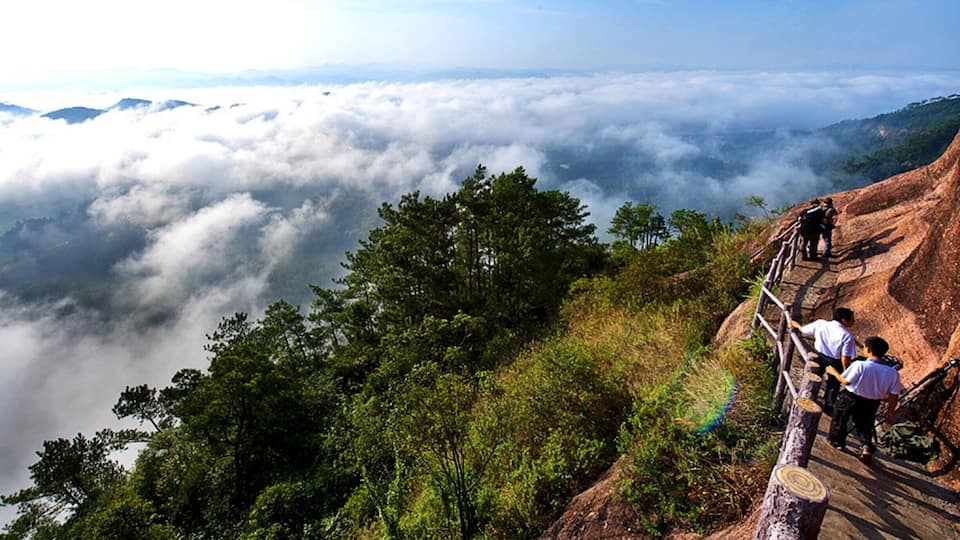 Wuzhou Shibiao Mountain Scenic is one of the most perfect-composition of Danxia landforms,clear water,green bamboo,silver beach and ancient village in China.
https://twitter.com/Beautifulgx