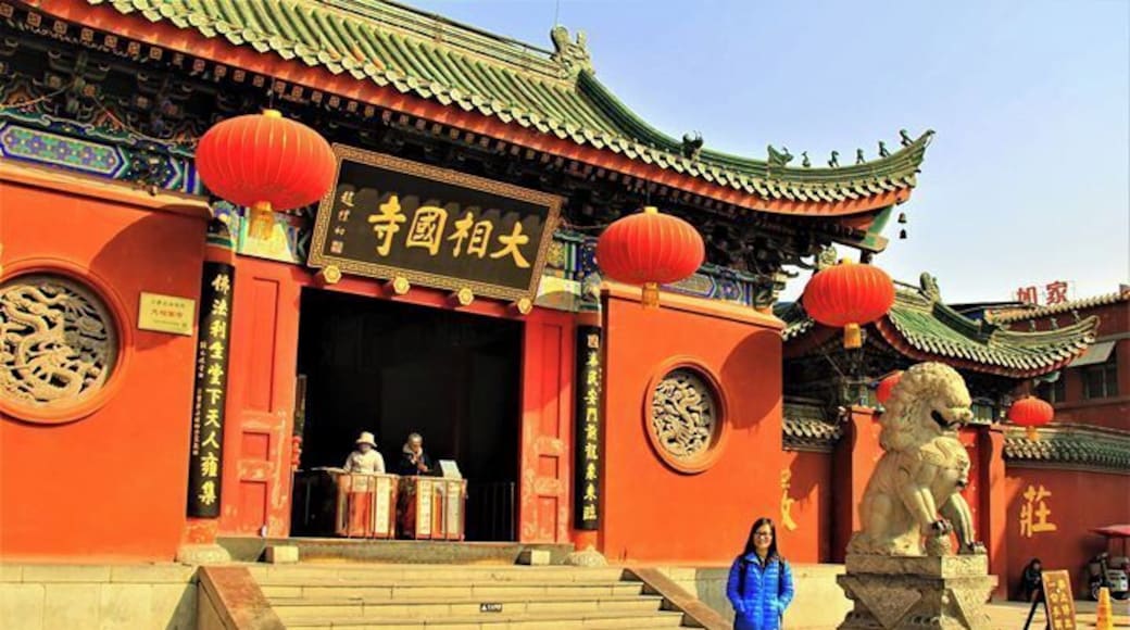 Front gate of the temple grounds #lifeatexpedia