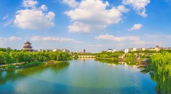 China Qingzhou city scenery, clear water and blue sky