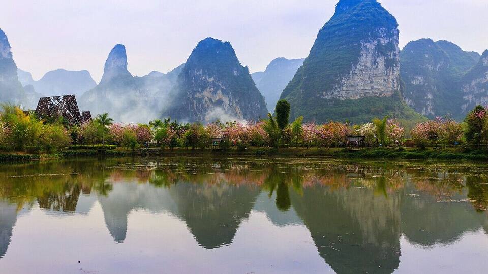 #Ming-shi Countryside of #Guangxi: a beauteous and intoxicating space isolated from the noisy world. 犹如世外桃源的美景, 明仕田园山水美如画~