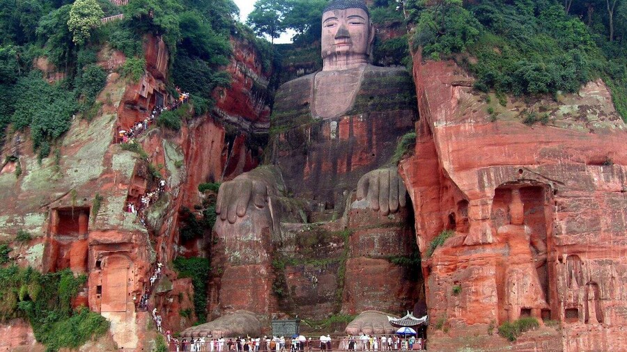 Sichuan #Leshan Giant Buddha——The tallest and largest Buddha in the world.
https://twitter.com/Beautifulgx