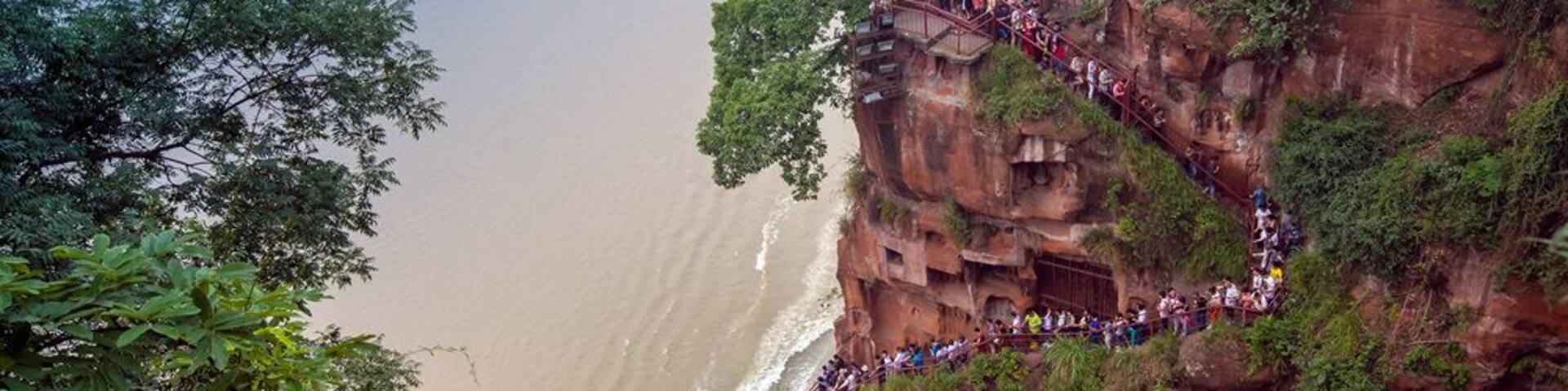 The Leshan Giant Buddha is a 71-metre (233 ft) tall stone statue, built during the Tang Dynasty.It isa statue of Depicting Maitreya in sitting posture.As the biggest carved stone Buddha in the world.
乐山大佛
https://twitter.com/Beautifulgx