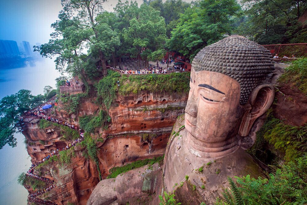 The Leshan Giant Buddha is a 71-metre (233 ft) tall stone statue, built during the Tang Dynasty.It is a statue of Depicting Maitreya in sitting posture and the biggest carved stone Buddha in the world.
乐山大佛
https://twitter.com/Beautifulgx 