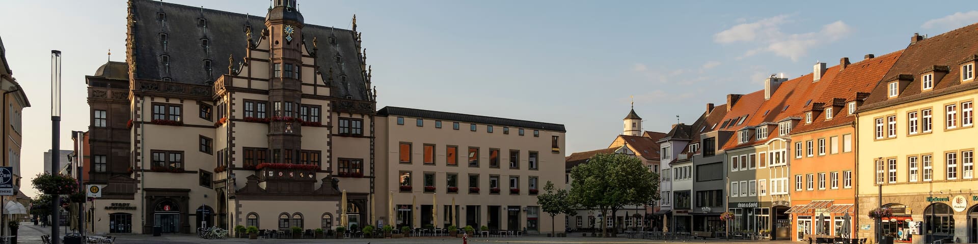 Das historische Rathaus am Marktplatz von Schweinfurt am Main, Landkreis Schweinfurt, Unterfranken, Franken, Bayern, Deutschland