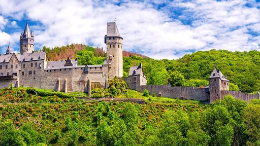 Burg Altena über der Lenne im Sauerland, Nordrhein-Westfalen, Deutschland