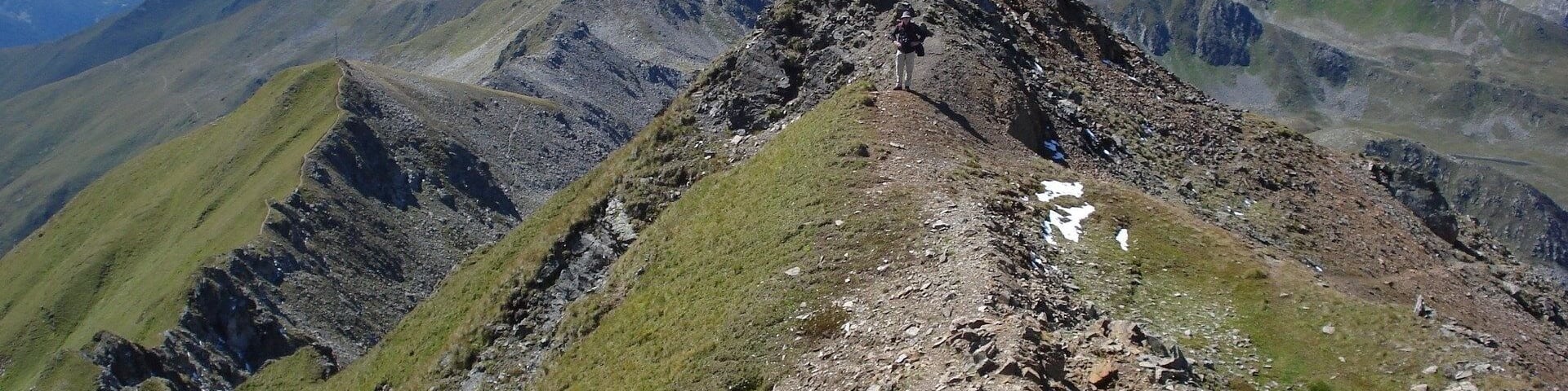 Walking between two valleys