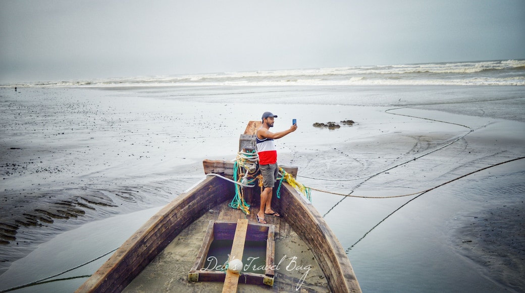 So how is Bangladesh? Let's find out.
.
Bangladesh is just like any other developing countries of South East Asia where there are always rush on the roads trying to make a living, some college students arguing over current footbal world cup, some people are having some serious political matters etc etc.
.
Path holes are there, problems are defenitely there but far away from all these problems, there is a beautiful side of this country as well which we are certainly not familiar about because whenever we have seen Bangladesh in media, they always showed us those problems only. .
A few hours from the chaos of capital city of Dhaka, there sits a beautiful part of this country where I spent most of my time and it was so serene and beautiful that I can't even tell you. . .
.
.
.
. .
.
. .
.
.
.
.
. .
.
.
.
#yourshotphotographer #NGTDailyShot #Natgeotravel #CNtravelerindia #Beautifuldestinations #LonelyPlanetIndia #Earthescope #theweekoninstagram
#IncredibleIndia #_soi #igramming_india #indiatravel #indiatourism #travelrealindia #Lifewelltravelled #travelbug #traveladdict #travellife #travels #travelgram #instatravel #instatraveling #instapassport #travelblog #travelblogger #passionpassport #ilovetravel #sky #sunrise #bangladesh
#troveron #Lifeatexpedia #troveontuesday #troveron #Lifeatexpedia #horizon #skyporn #GoldenHour