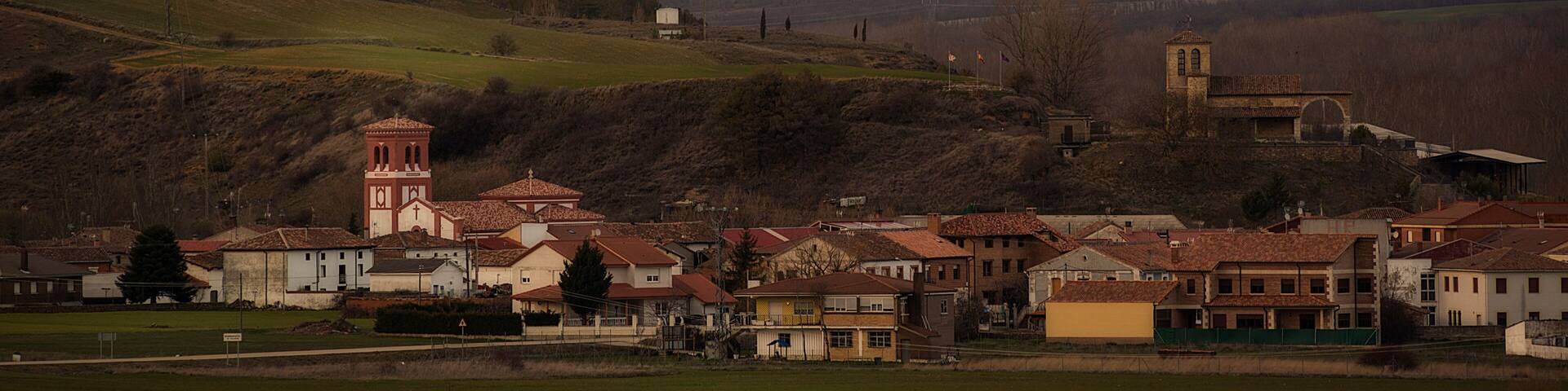 Sunset scene of Buenavista de Valdavia, a typical Castilian town in the province of Palencia. In the background the Peña Redonda and other mountains of the Palentina Mountain covered in snow