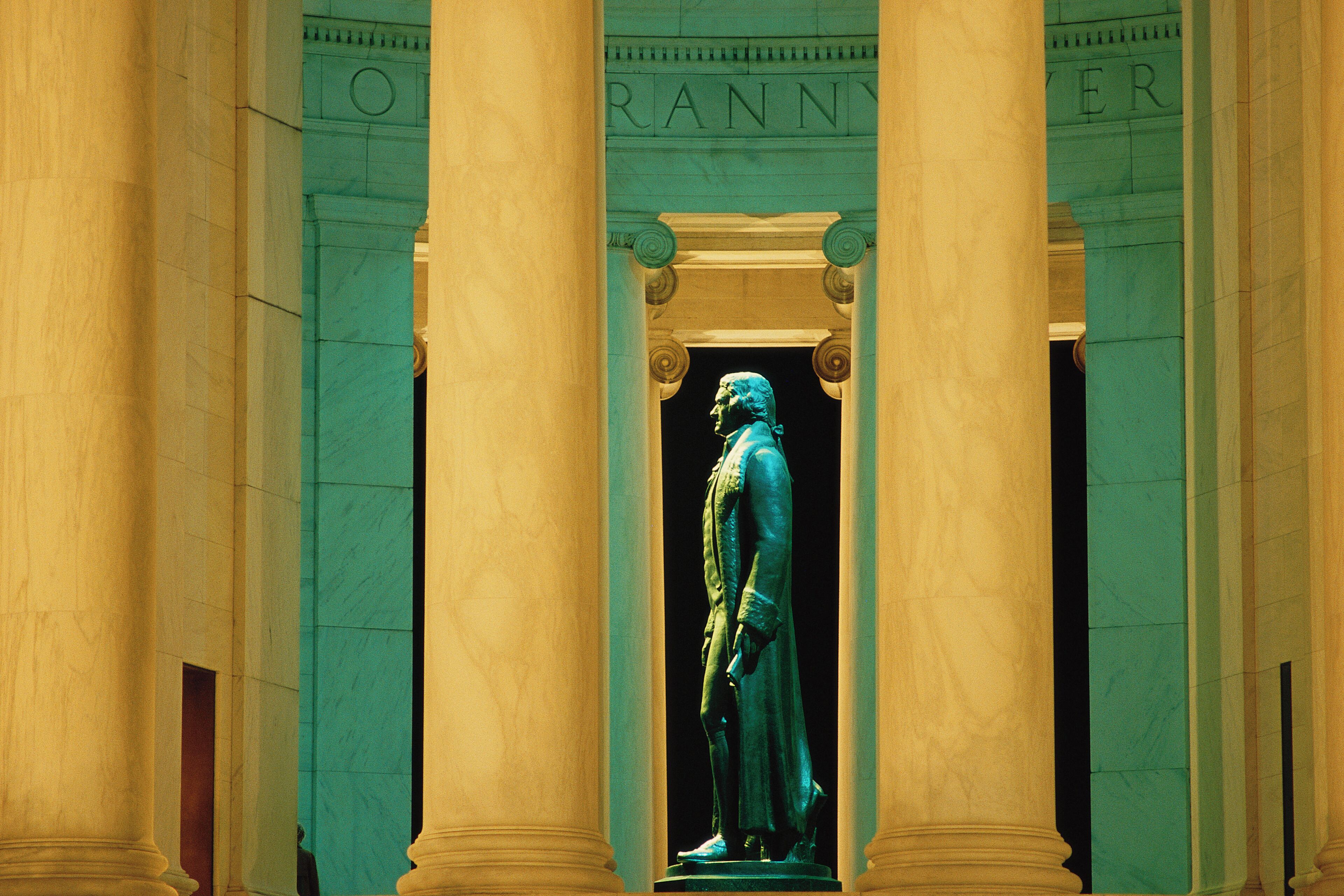 A statue in a neoclassical building with columns and the inscription "RANNY".