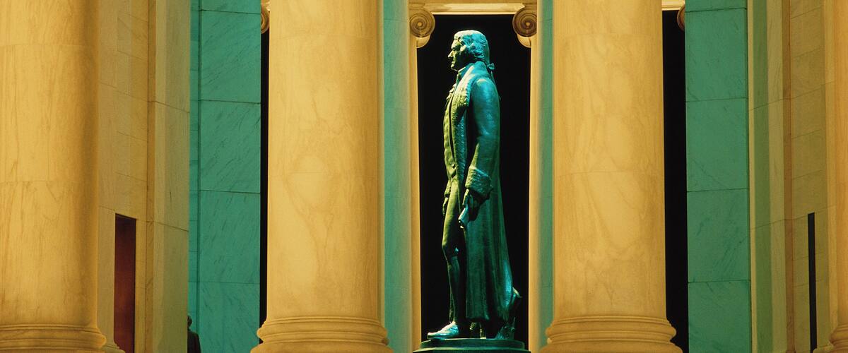 A statue in a neoclassical building with columns and the inscription "RANNY".