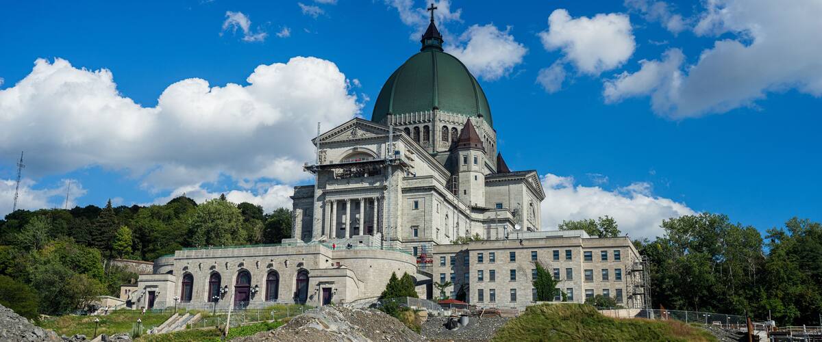 Mesmerizing shot of the Saint Joseph's Oratory in Montreal, Canada